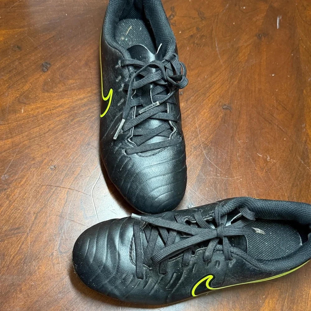 Nike Black Soccer Cleats‎ with Yellow Accents